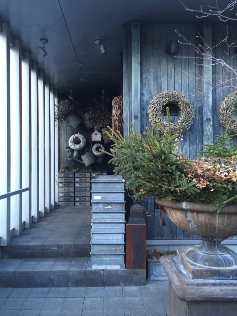 Hanayasu 花保 はなやす 札幌双子山の花屋 クリスマスリース お店がかわいい 札幌花屋 Com